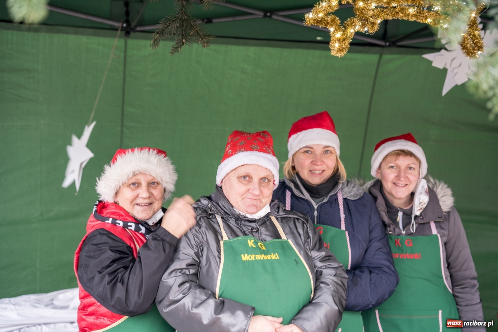 Zdjęcie w galerii na portalu naszraciborz.pl: Magiczna niedziela w Krzanowicach. Na rynku rozbłysła choinka [FOTO i WIDEO] wiadomości z regionu