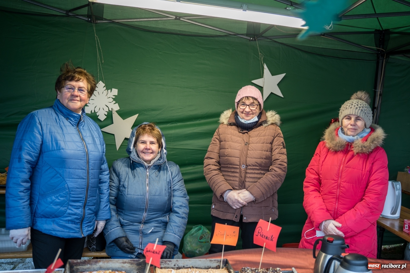 Zdjęcie w galerii na portalu naszraciborz.pl: Magiczna niedziela w Krzanowicach. Na rynku rozbłysła choinka [FOTO i WIDEO] wiadomości z regionu