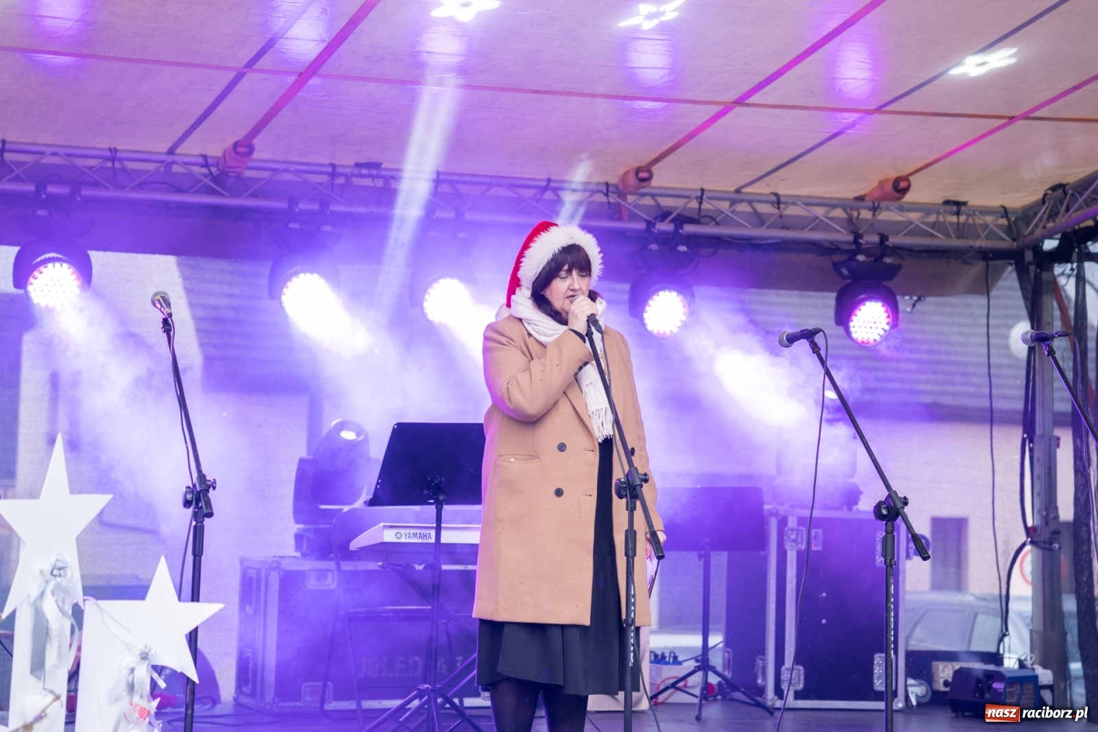 Zdjęcie w galerii na portalu naszraciborz.pl: Magiczna niedziela w Krzanowicach. Na rynku rozbłysła choinka [FOTO i WIDEO] wiadomości z regionu