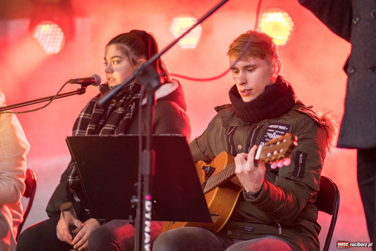 Zdjęcie w galerii na portalu naszraciborz.pl: Magiczna niedziela w Krzanowicach. Na rynku rozbłysła choinka [FOTO i WIDEO] wiadomości z regionu