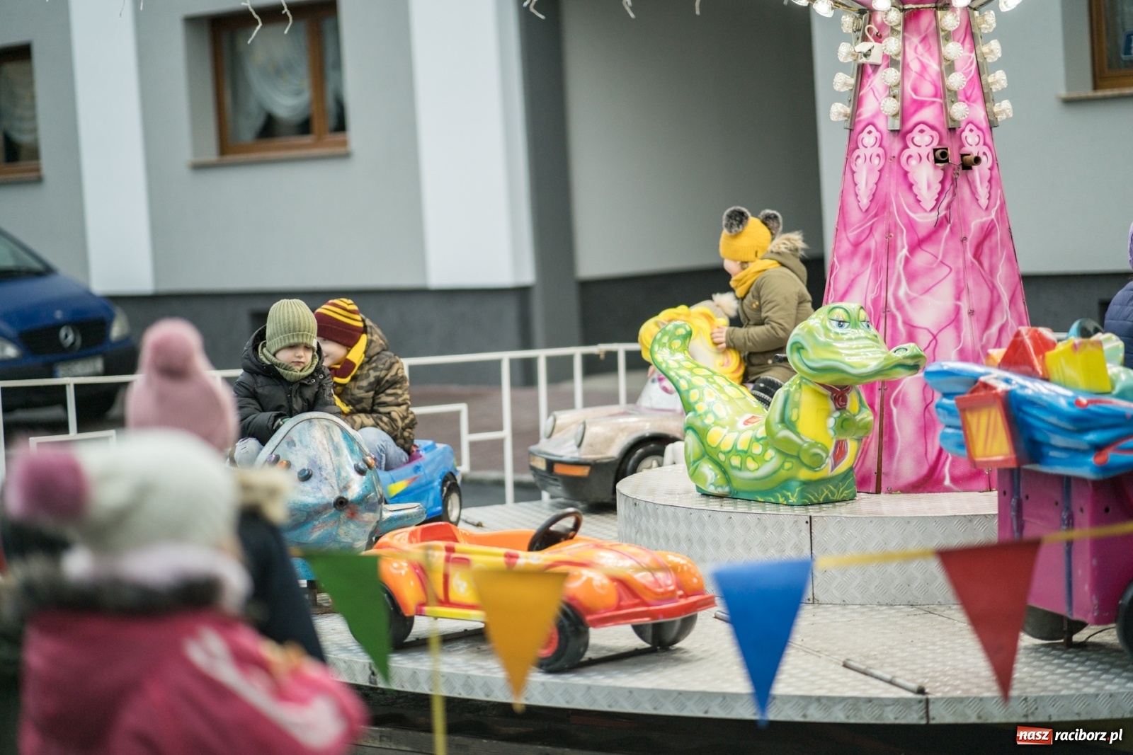 Zdjęcie w galerii na portalu naszraciborz.pl: Magiczna niedziela w Krzanowicach. Na rynku rozbłysła choinka [FOTO i WIDEO] wiadomości z regionu