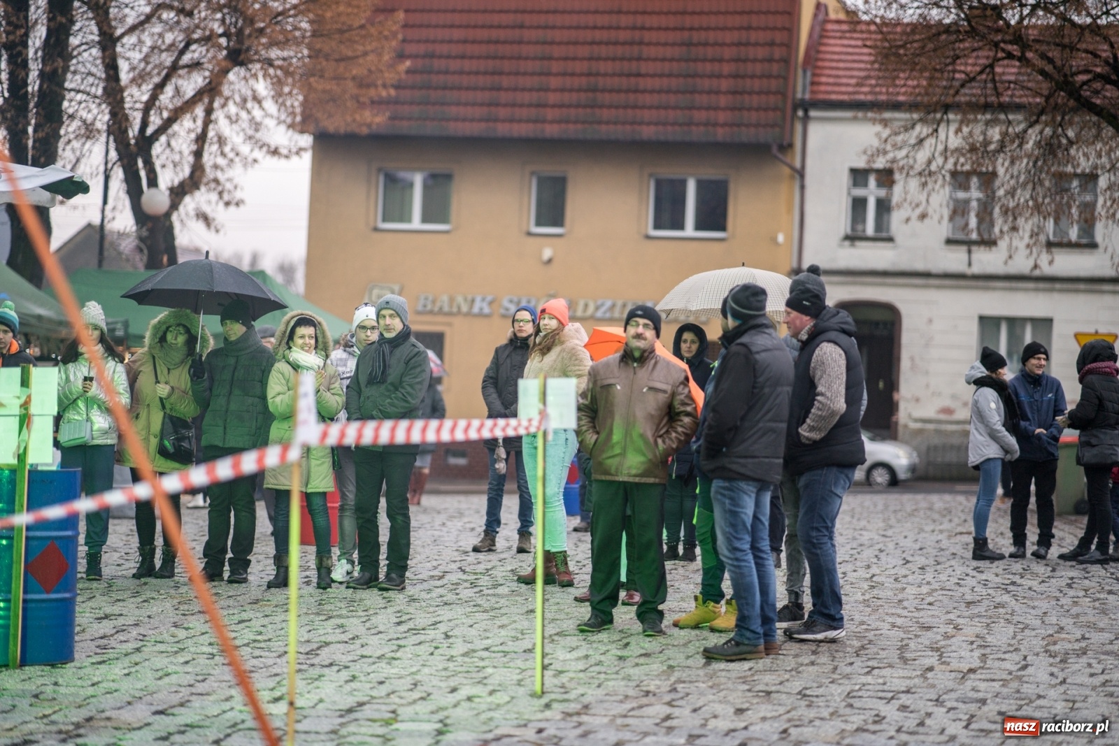 Zdjęcie w galerii na portalu naszraciborz.pl: Magiczna niedziela w Krzanowicach. Na rynku rozbłysła choinka [FOTO i WIDEO] wiadomości z regionu