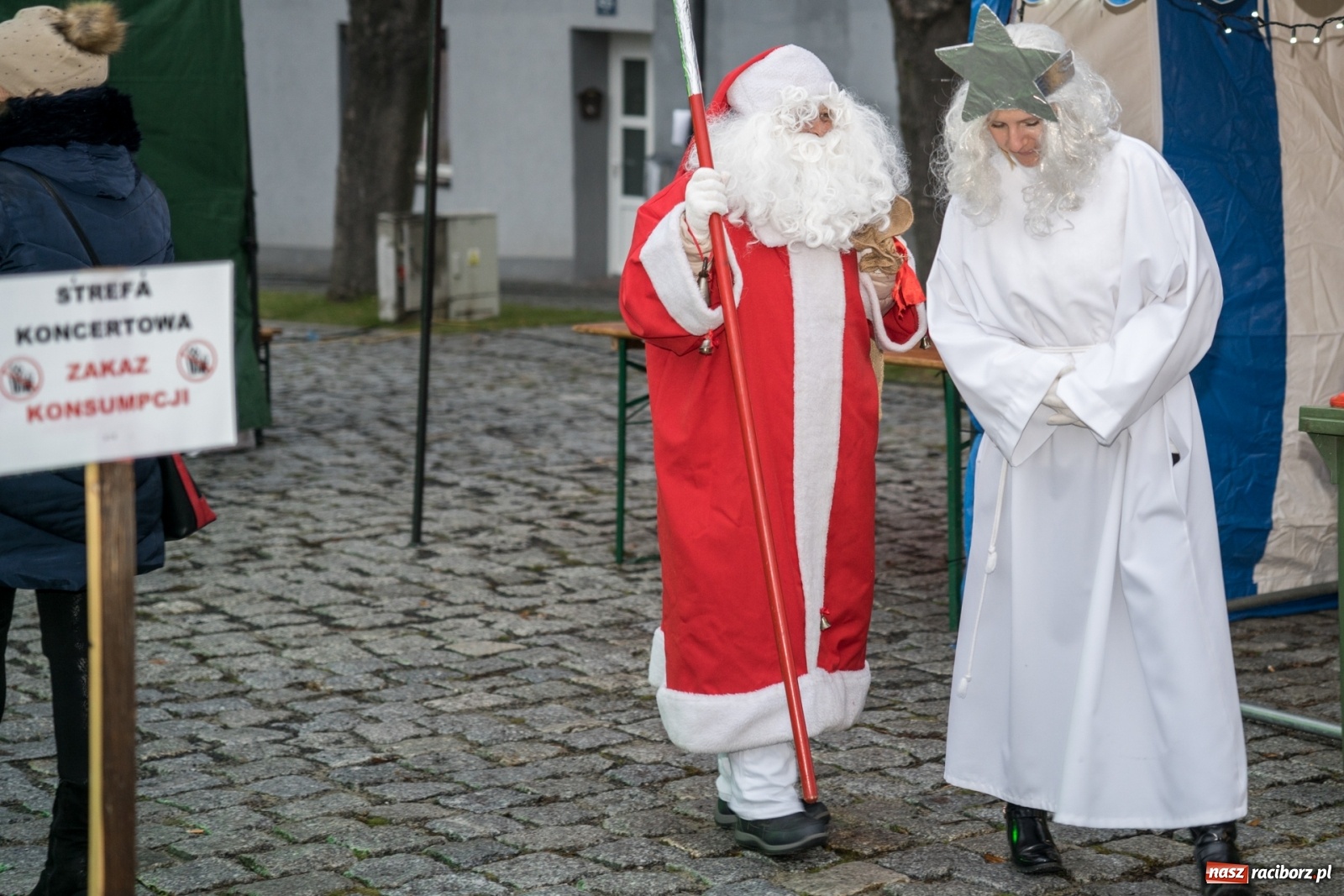 Zdjęcie w galerii na portalu naszraciborz.pl: Magiczna niedziela w Krzanowicach. Na rynku rozbłysła choinka [FOTO i WIDEO] wiadomości z regionu