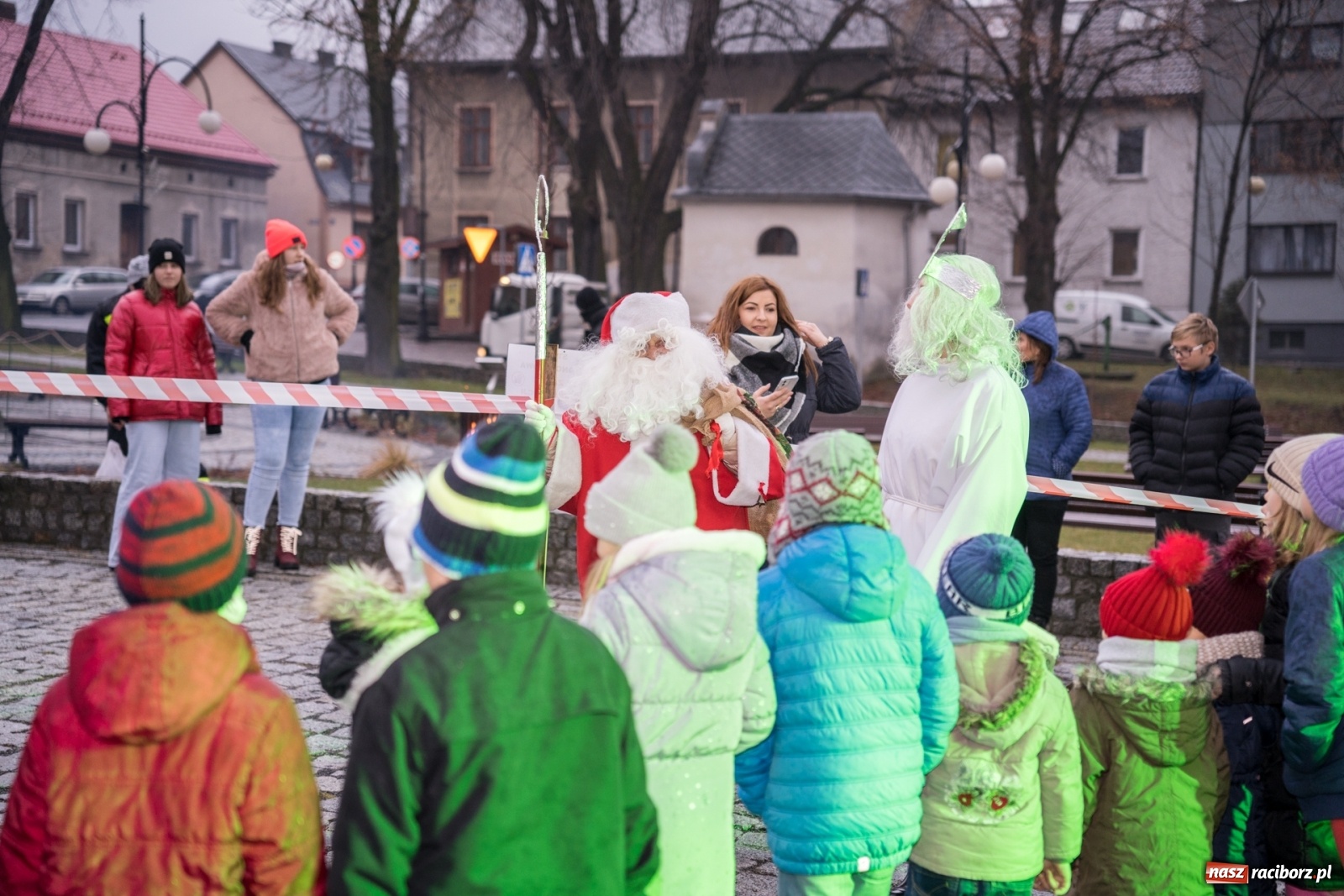 Zdjęcie w galerii na portalu naszraciborz.pl: Magiczna niedziela w Krzanowicach. Na rynku rozbłysła choinka [FOTO i WIDEO] wiadomości z regionu