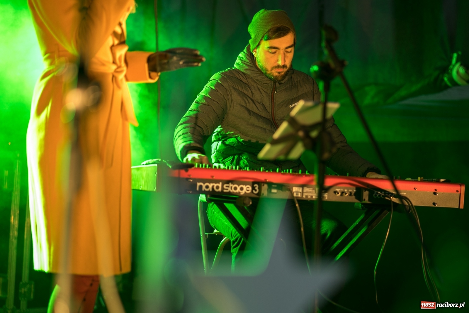 Zdjęcie w galerii na portalu naszraciborz.pl: Magiczna niedziela w Krzanowicach. Na rynku rozbłysła choinka [FOTO i WIDEO] wiadomości z regionu