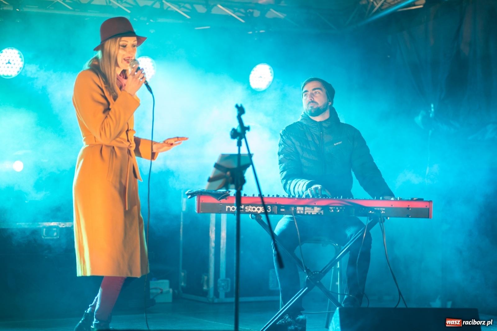 Zdjęcie w galerii na portalu naszraciborz.pl: Magiczna niedziela w Krzanowicach. Na rynku rozbłysła choinka [FOTO i WIDEO] wiadomości z regionu