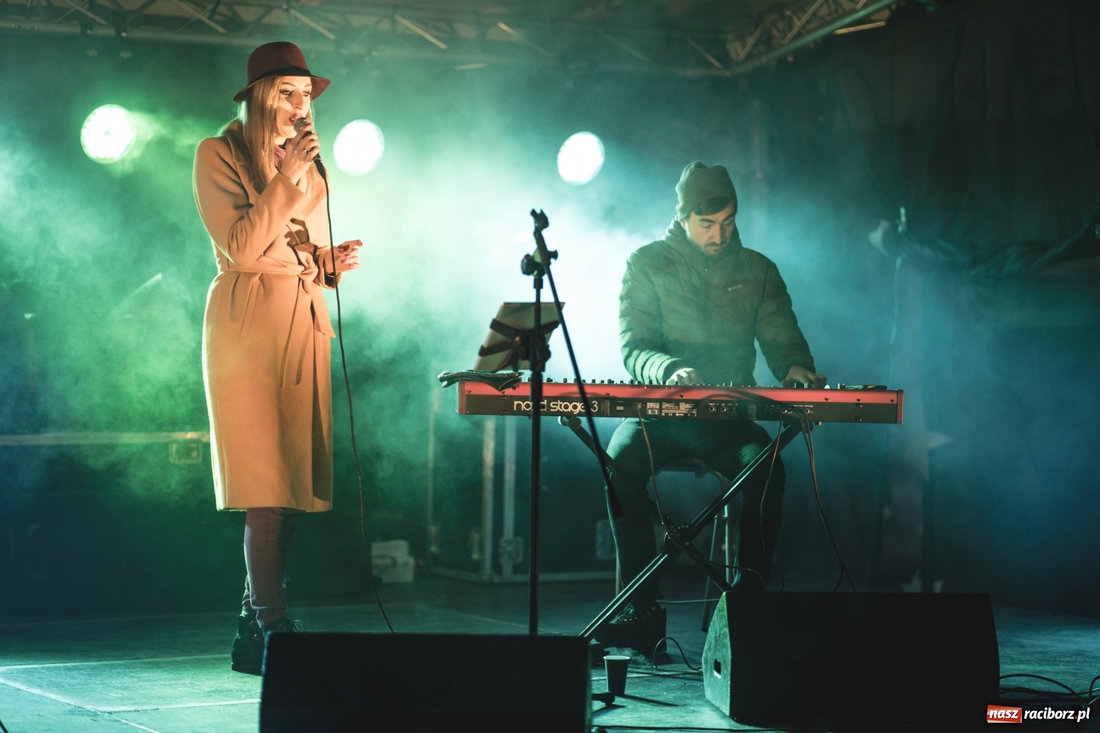 Zdjęcie w galerii na portalu naszraciborz.pl: Magiczna niedziela w Krzanowicach. Na rynku rozbłysła choinka [FOTO i WIDEO] wiadomości z regionu