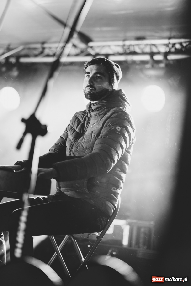 Zdjęcie w galerii na portalu naszraciborz.pl: Magiczna niedziela w Krzanowicach. Na rynku rozbłysła choinka [FOTO i WIDEO] wiadomości z regionu