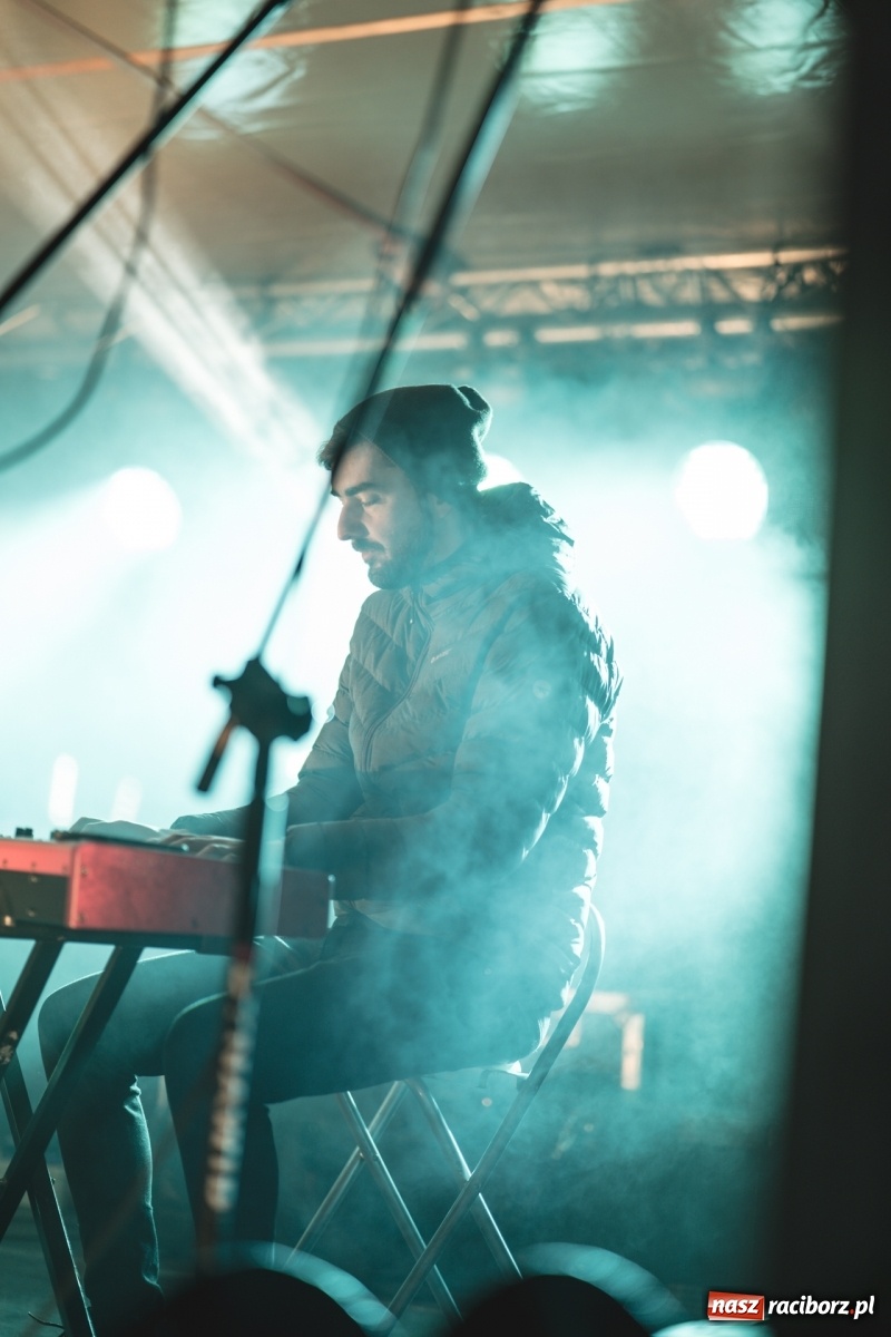 Zdjęcie w galerii na portalu naszraciborz.pl: Magiczna niedziela w Krzanowicach. Na rynku rozbłysła choinka [FOTO i WIDEO] wiadomości z regionu