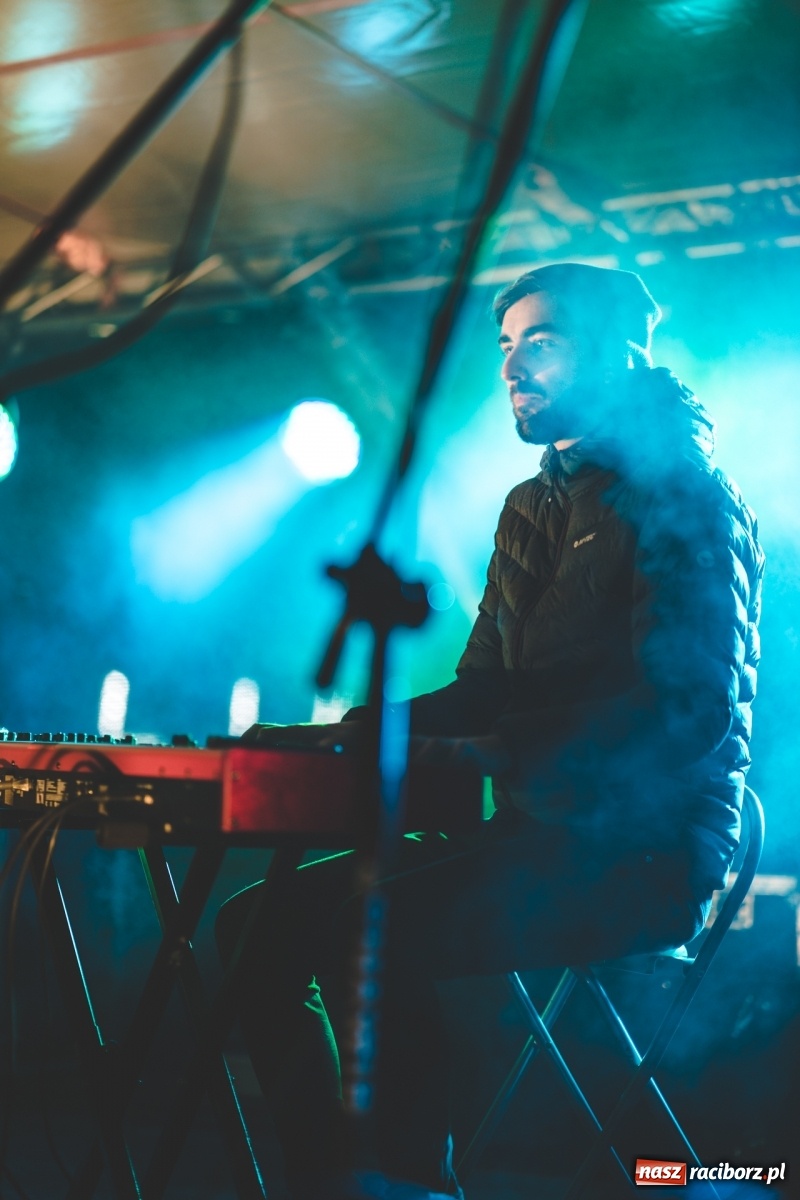 Zdjęcie w galerii na portalu naszraciborz.pl: Magiczna niedziela w Krzanowicach. Na rynku rozbłysła choinka [FOTO i WIDEO] wiadomości z regionu