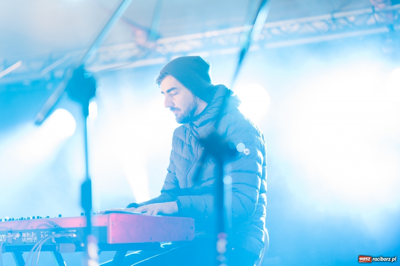 Zdjęcie w galerii na portalu naszraciborz.pl: Magiczna niedziela w Krzanowicach. Na rynku rozbłysła choinka [FOTO i WIDEO] wiadomości z regionu