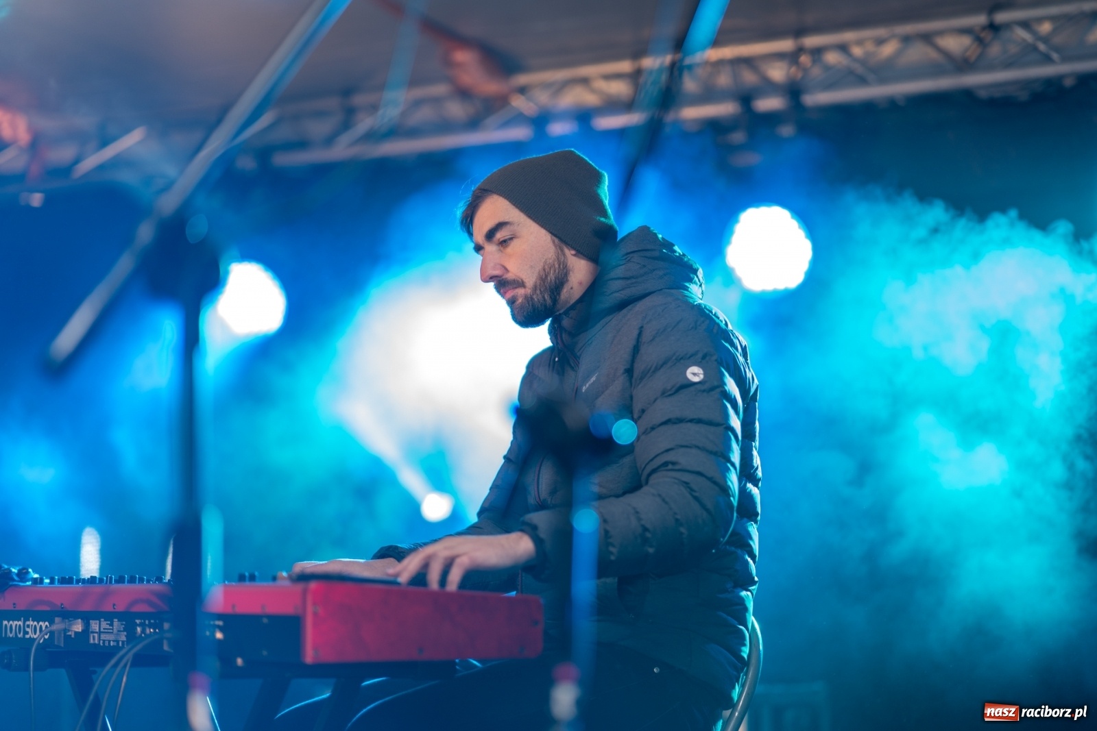Zdjęcie w galerii na portalu naszraciborz.pl: Magiczna niedziela w Krzanowicach. Na rynku rozbłysła choinka [FOTO i WIDEO] wiadomości z regionu