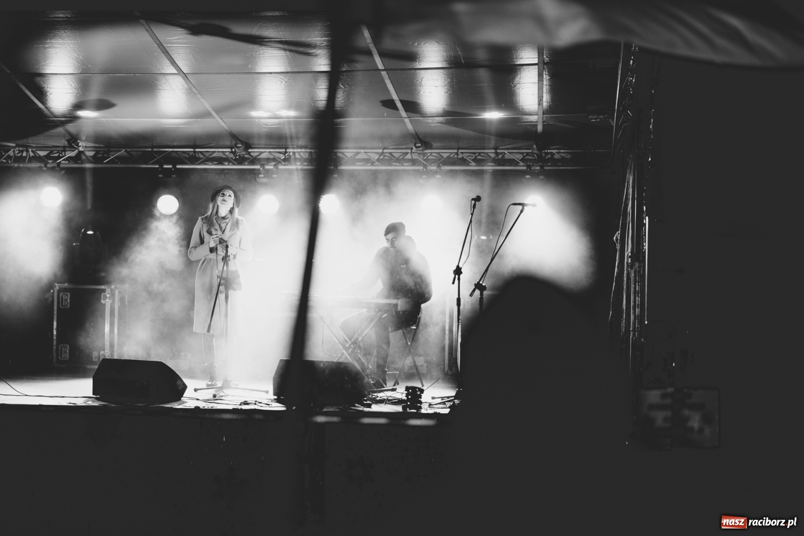 Zdjęcie w galerii na portalu naszraciborz.pl: Magiczna niedziela w Krzanowicach. Na rynku rozbłysła choinka [FOTO i WIDEO] wiadomości z regionu