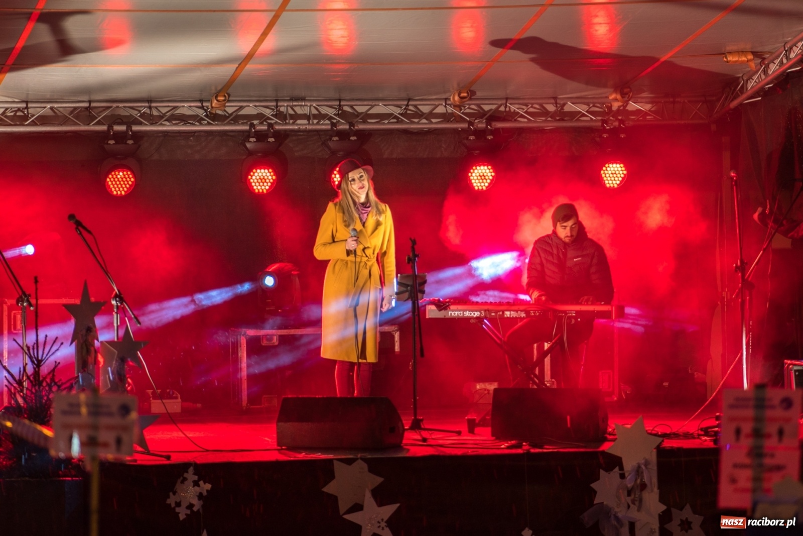Zdjęcie w galerii na portalu naszraciborz.pl: Magiczna niedziela w Krzanowicach. Na rynku rozbłysła choinka [FOTO i WIDEO] wiadomości z regionu