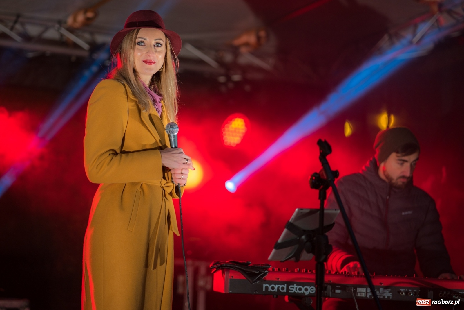 Zdjęcie w galerii na portalu naszraciborz.pl: Magiczna niedziela w Krzanowicach. Na rynku rozbłysła choinka [FOTO i WIDEO] wiadomości z regionu