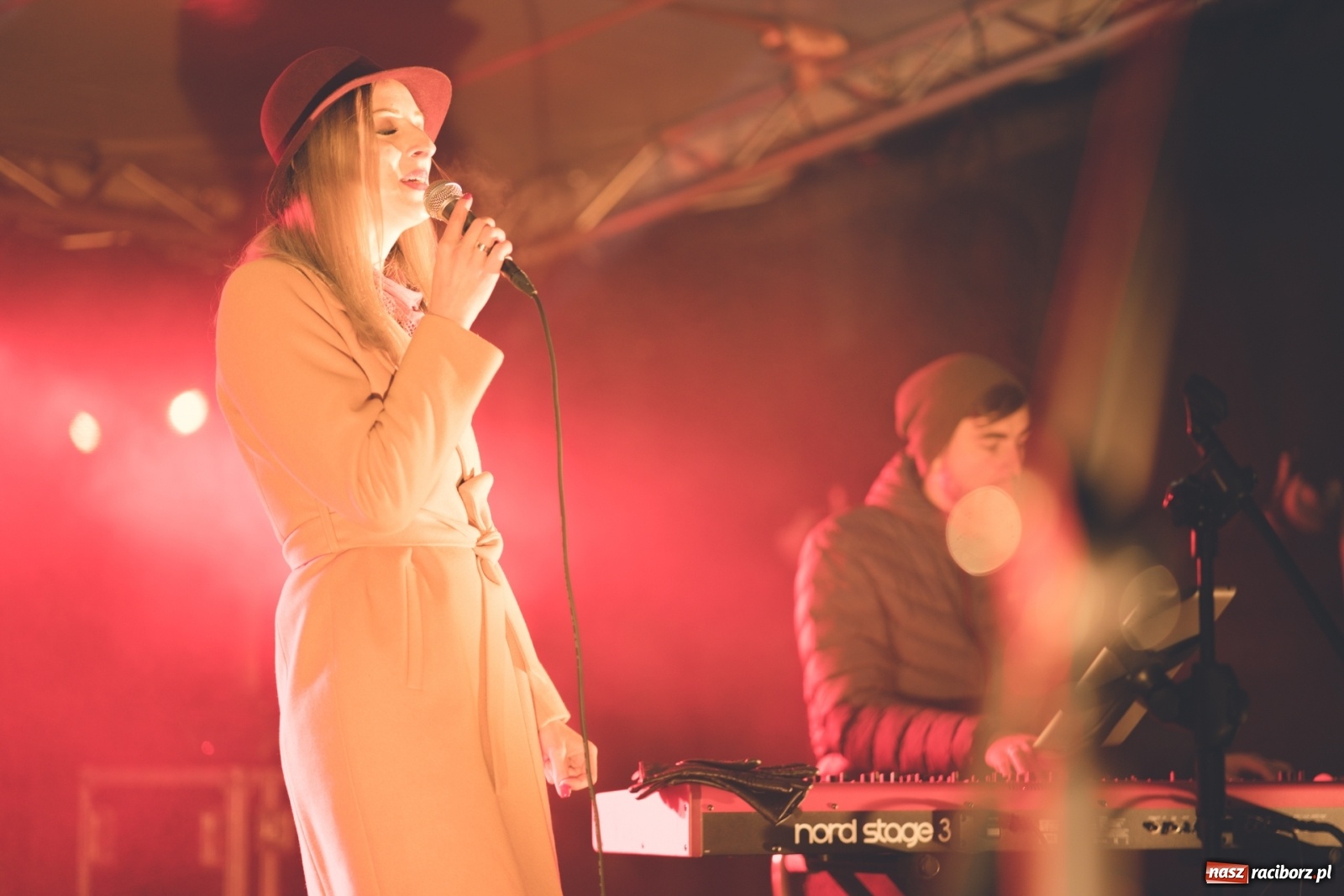 Zdjęcie w galerii na portalu naszraciborz.pl: Magiczna niedziela w Krzanowicach. Na rynku rozbłysła choinka [FOTO i WIDEO] wiadomości z regionu