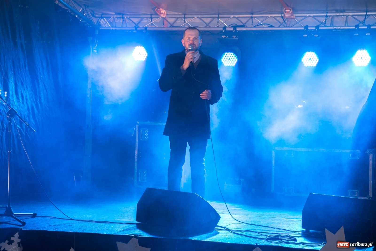 Zdjęcie w galerii na portalu naszraciborz.pl: Magiczna niedziela w Krzanowicach. Na rynku rozbłysła choinka [FOTO i WIDEO] wiadomości z regionu