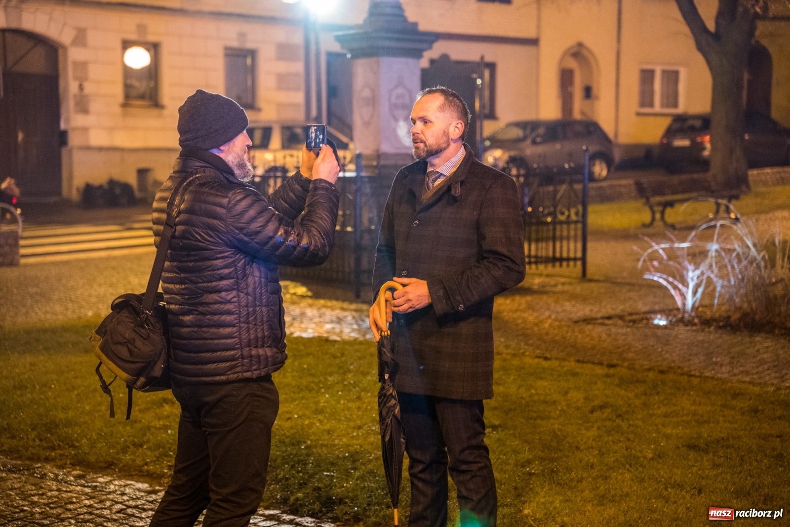 Zdjęcie w galerii na portalu naszraciborz.pl: Magiczna niedziela w Krzanowicach. Na rynku rozbłysła choinka [FOTO i WIDEO] wiadomości z regionu