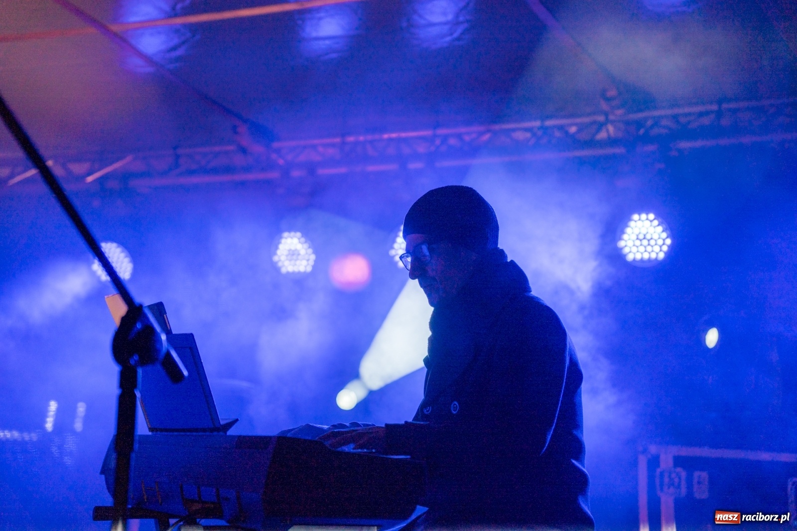 Zdjęcie w galerii na portalu naszraciborz.pl: Magiczna niedziela w Krzanowicach. Na rynku rozbłysła choinka [FOTO i WIDEO] wiadomości z regionu