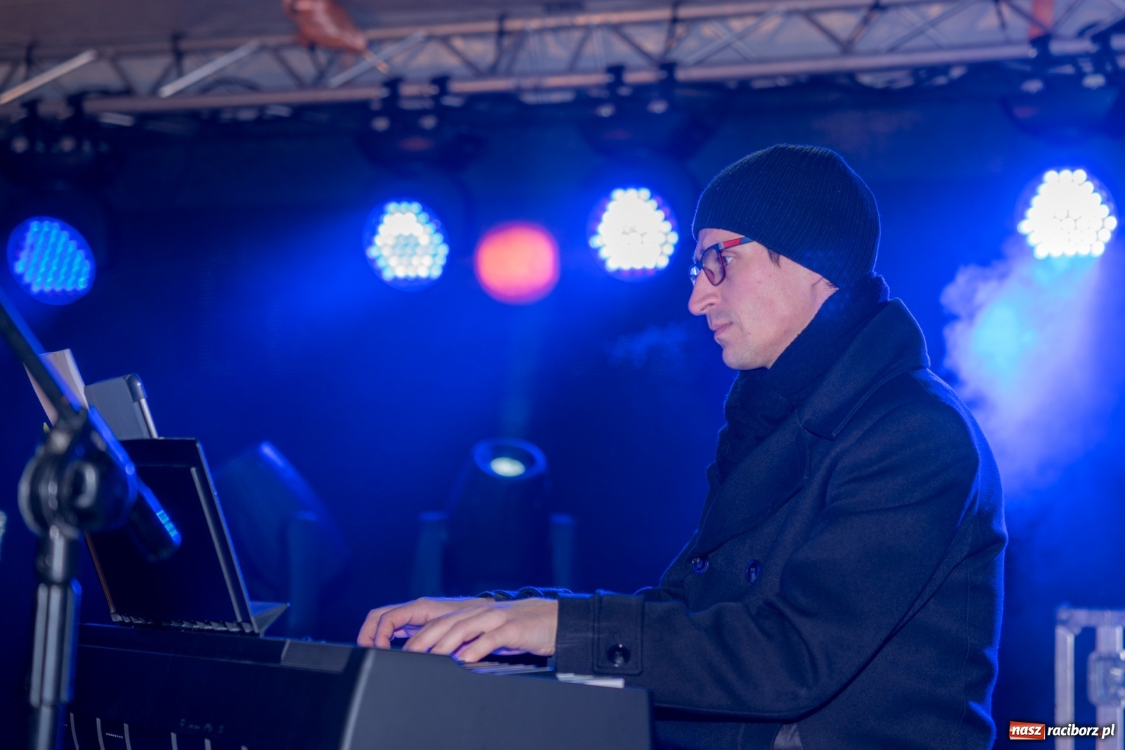 Zdjęcie w galerii na portalu naszraciborz.pl: Magiczna niedziela w Krzanowicach. Na rynku rozbłysła choinka [FOTO i WIDEO] wiadomości z regionu