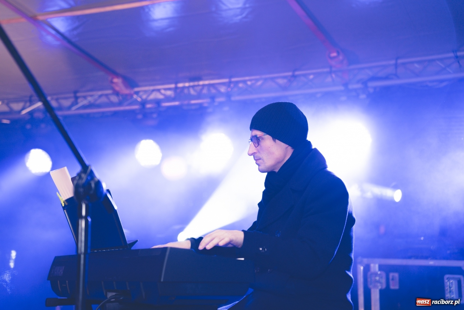 Zdjęcie w galerii na portalu naszraciborz.pl: Magiczna niedziela w Krzanowicach. Na rynku rozbłysła choinka [FOTO i WIDEO] wiadomości z regionu