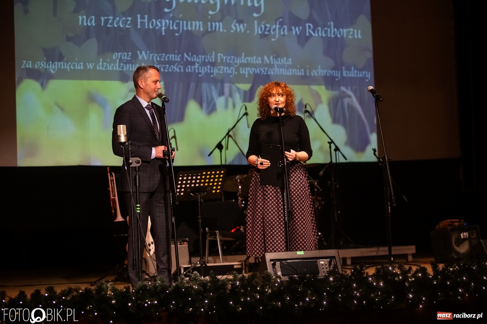 Zdjęcie w galerii na portalu naszraciborz.pl: Prezydent nagrodził animatorów kultury, Lidia Pospieszalska zaśpiewała dla hospicjum wiadomości z regionu