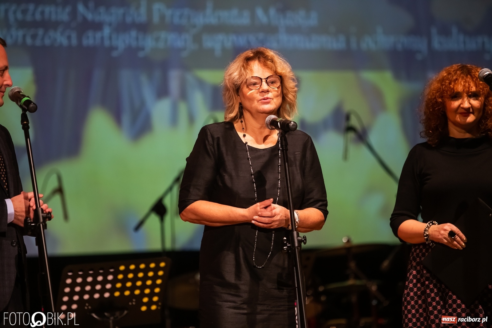 Zdjęcie w galerii na portalu naszraciborz.pl: Prezydent nagrodził animatorów kultury, Lidia Pospieszalska zaśpiewała dla hospicjum wiadomości z regionu