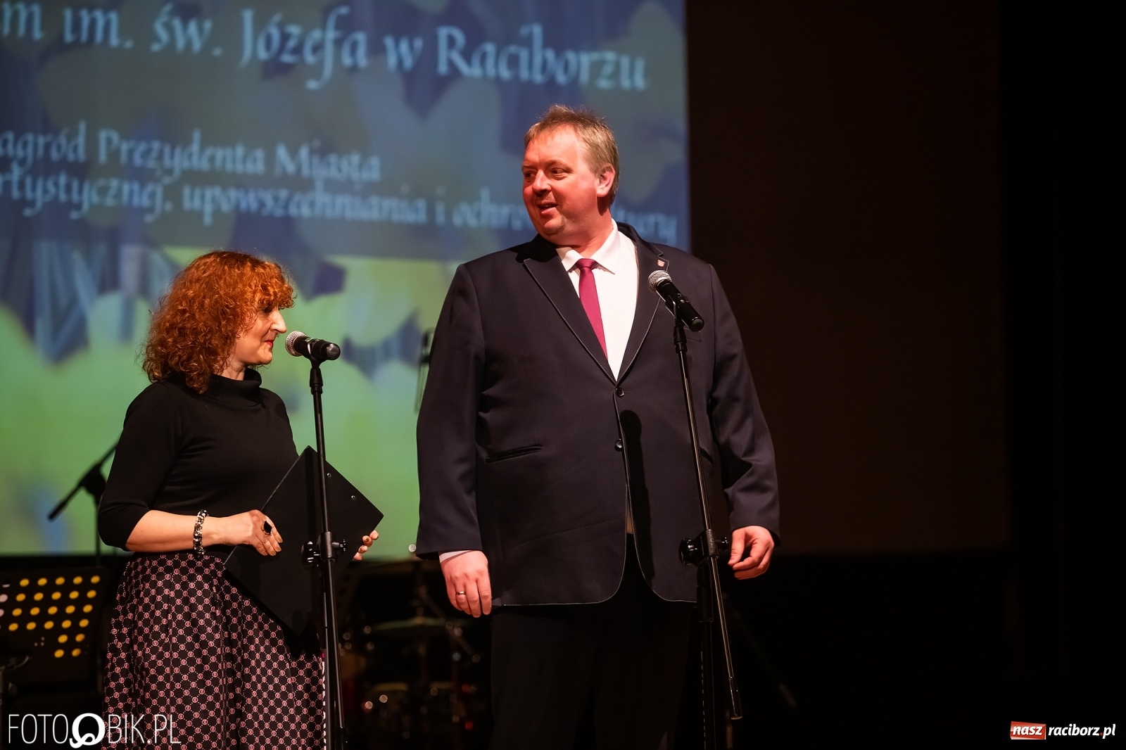 Zdjęcie w galerii na portalu naszraciborz.pl: Prezydent nagrodził animatorów kultury, Lidia Pospieszalska zaśpiewała dla hospicjum wiadomości z regionu