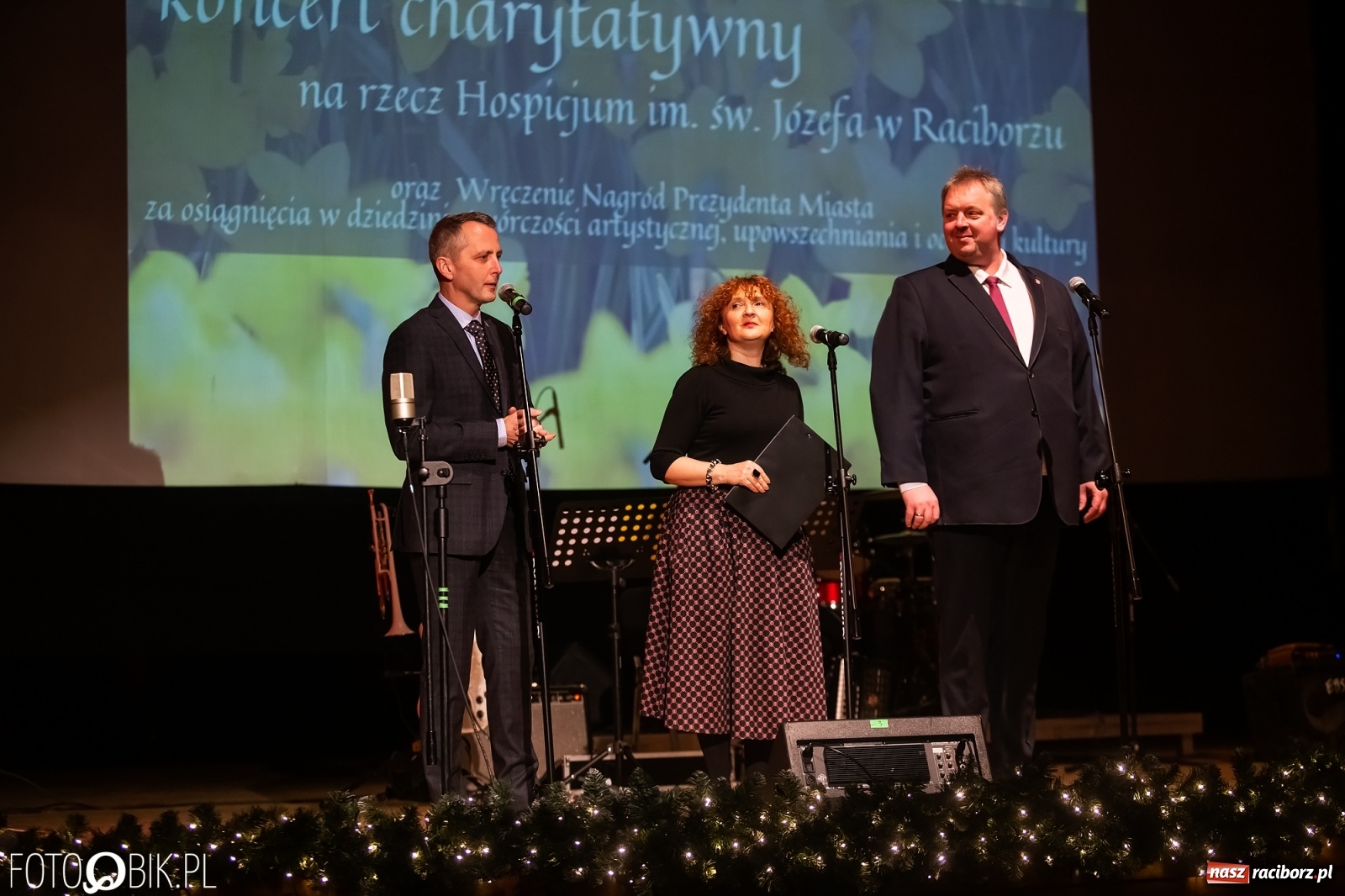 Zdjęcie w galerii na portalu naszraciborz.pl: Prezydent nagrodził animatorów kultury, Lidia Pospieszalska zaśpiewała dla hospicjum wiadomości z regionu