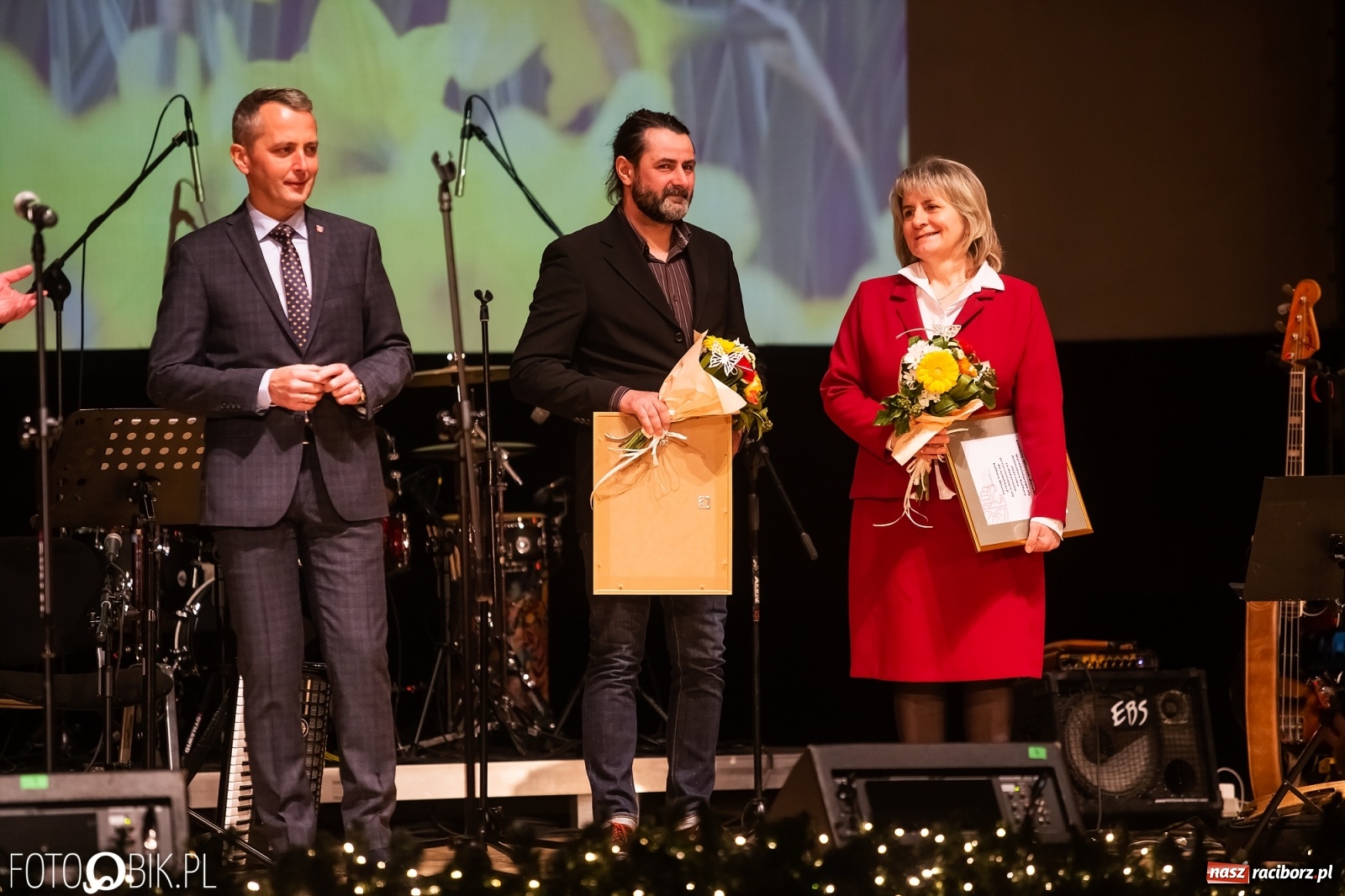 Zdjęcie w galerii na portalu naszraciborz.pl: Prezydent nagrodził animatorów kultury, Lidia Pospieszalska zaśpiewała dla hospicjum wiadomości z regionu