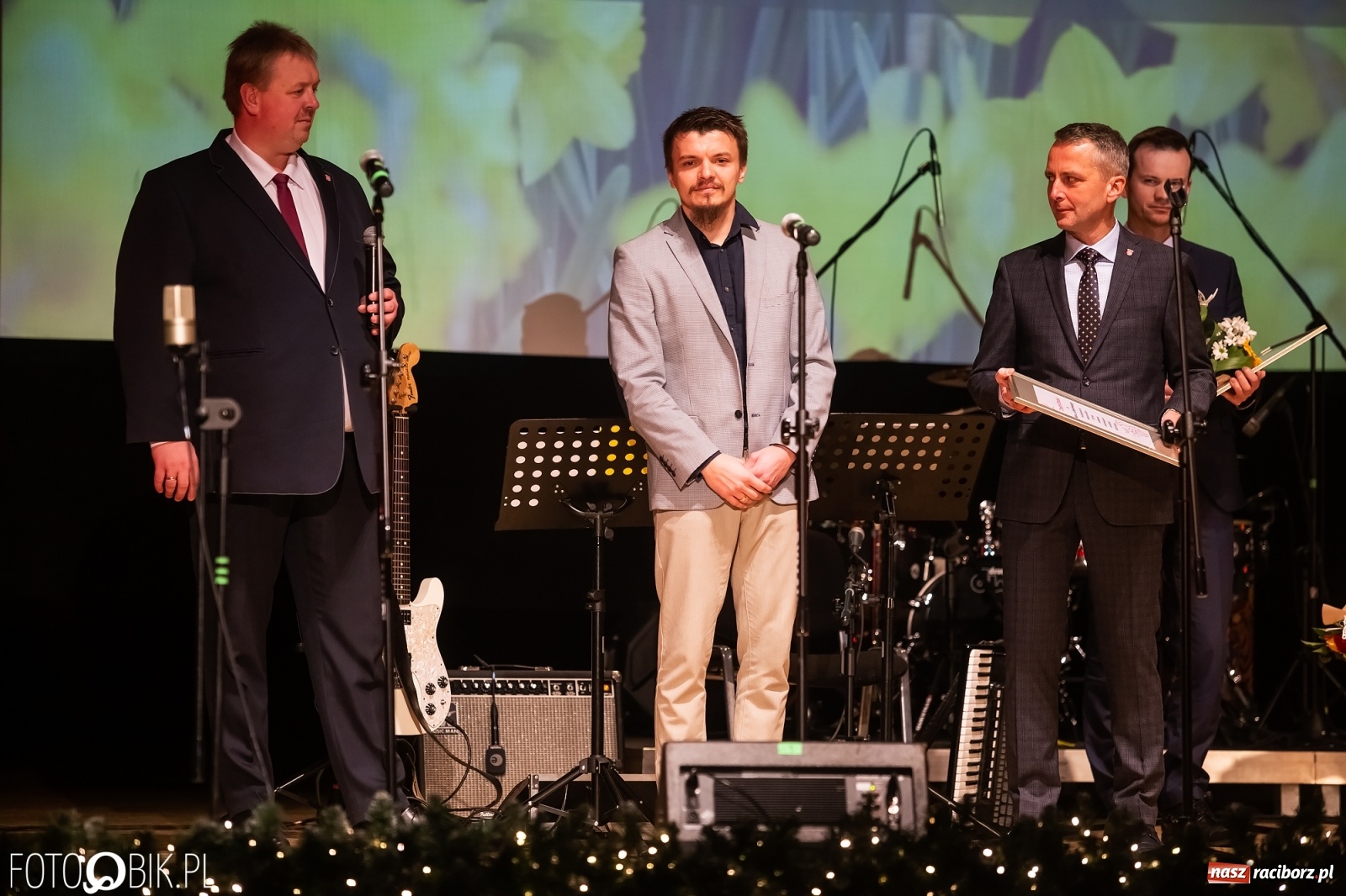 Zdjęcie w galerii na portalu naszraciborz.pl: Prezydent nagrodził animatorów kultury, Lidia Pospieszalska zaśpiewała dla hospicjum wiadomości z regionu