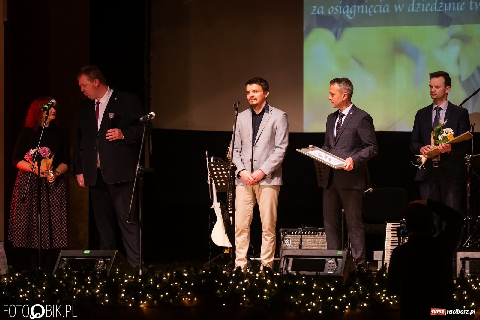 Zdjęcie w galerii na portalu naszraciborz.pl: Prezydent nagrodził animatorów kultury, Lidia Pospieszalska zaśpiewała dla hospicjum wiadomości z regionu