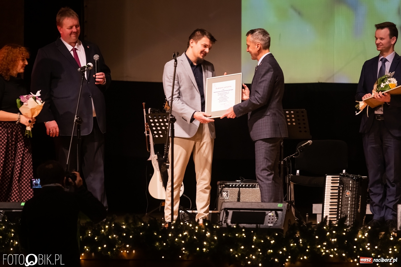 Zdjęcie w galerii na portalu naszraciborz.pl: Prezydent nagrodził animatorów kultury, Lidia Pospieszalska zaśpiewała dla hospicjum wiadomości z regionu