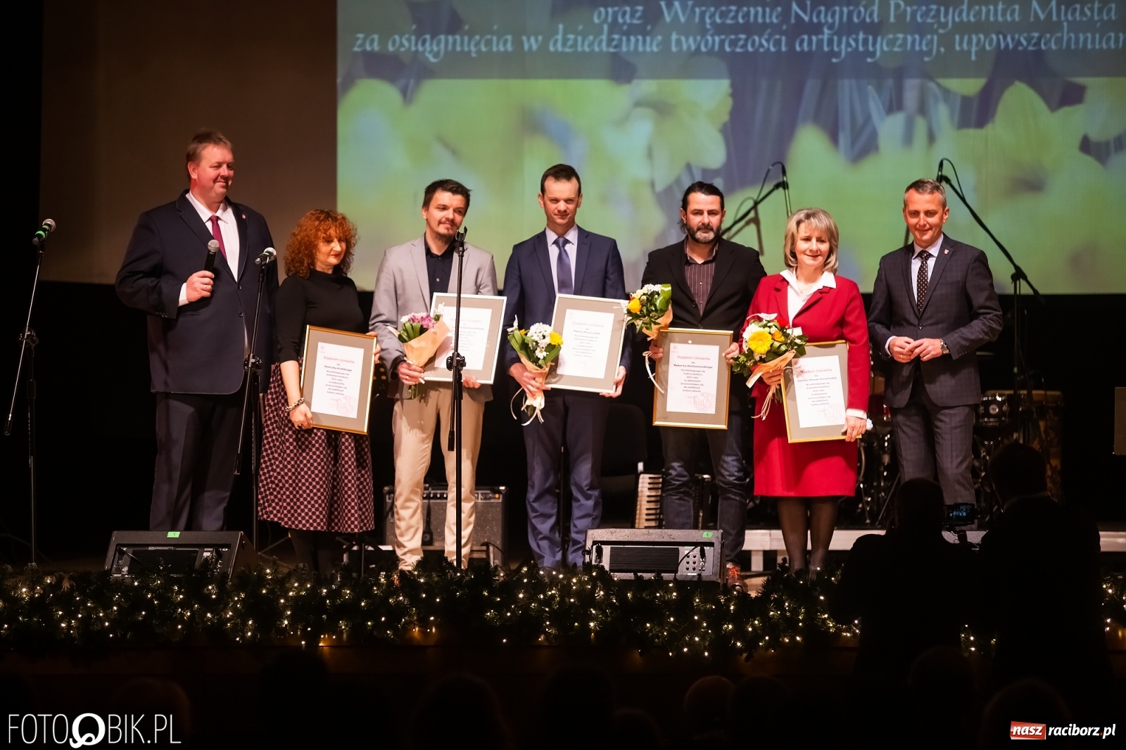 Zdjęcie w galerii na portalu naszraciborz.pl: Prezydent nagrodził animatorów kultury, Lidia Pospieszalska zaśpiewała dla hospicjum wiadomości z regionu