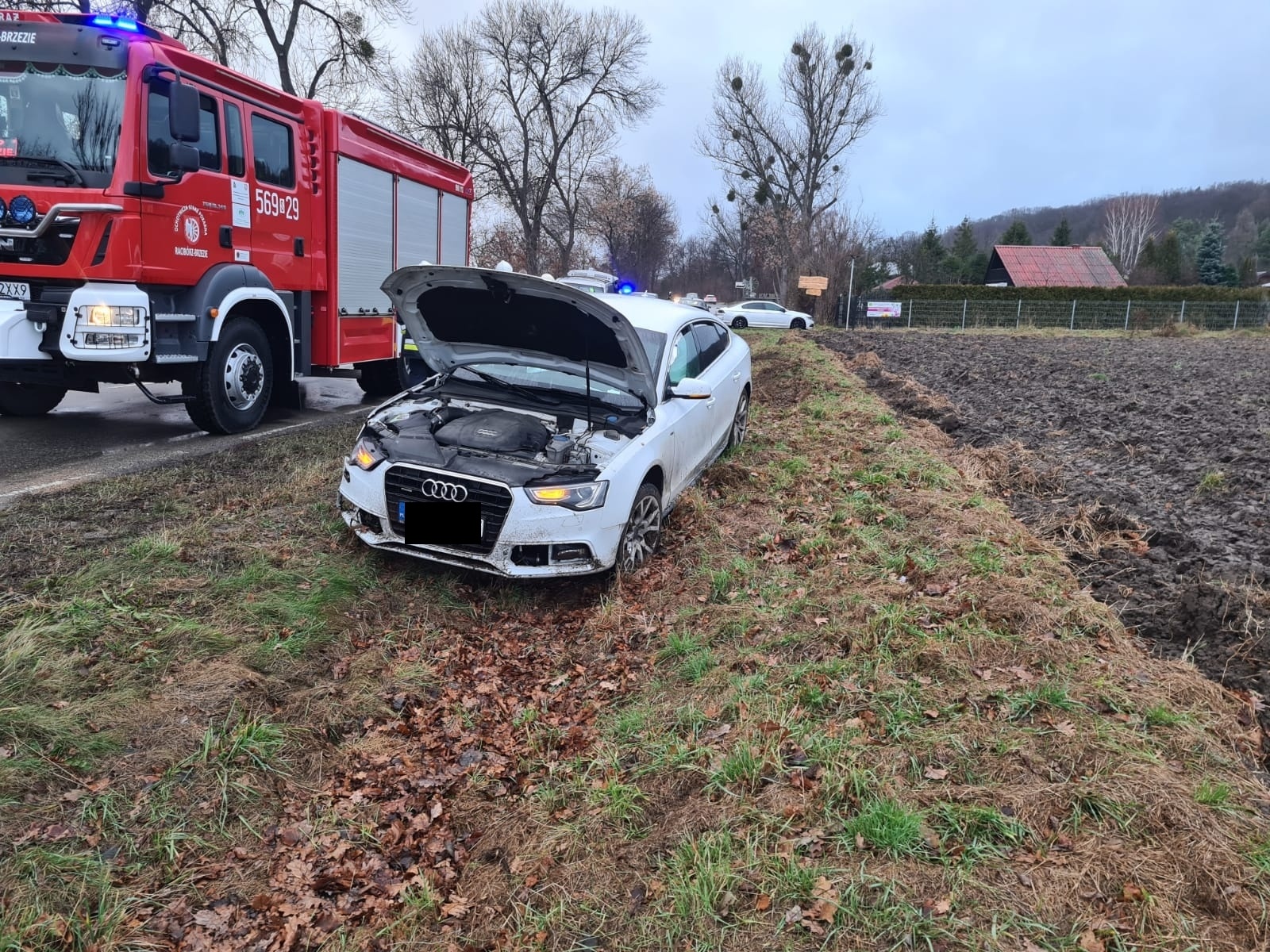 Zdjęcie w galerii na portalu naszraciborz.pl: Zderzenie audi z ciężarówką na DK 45. Kolizja na Brzeskiej [FOTO] wiadomości z regionu