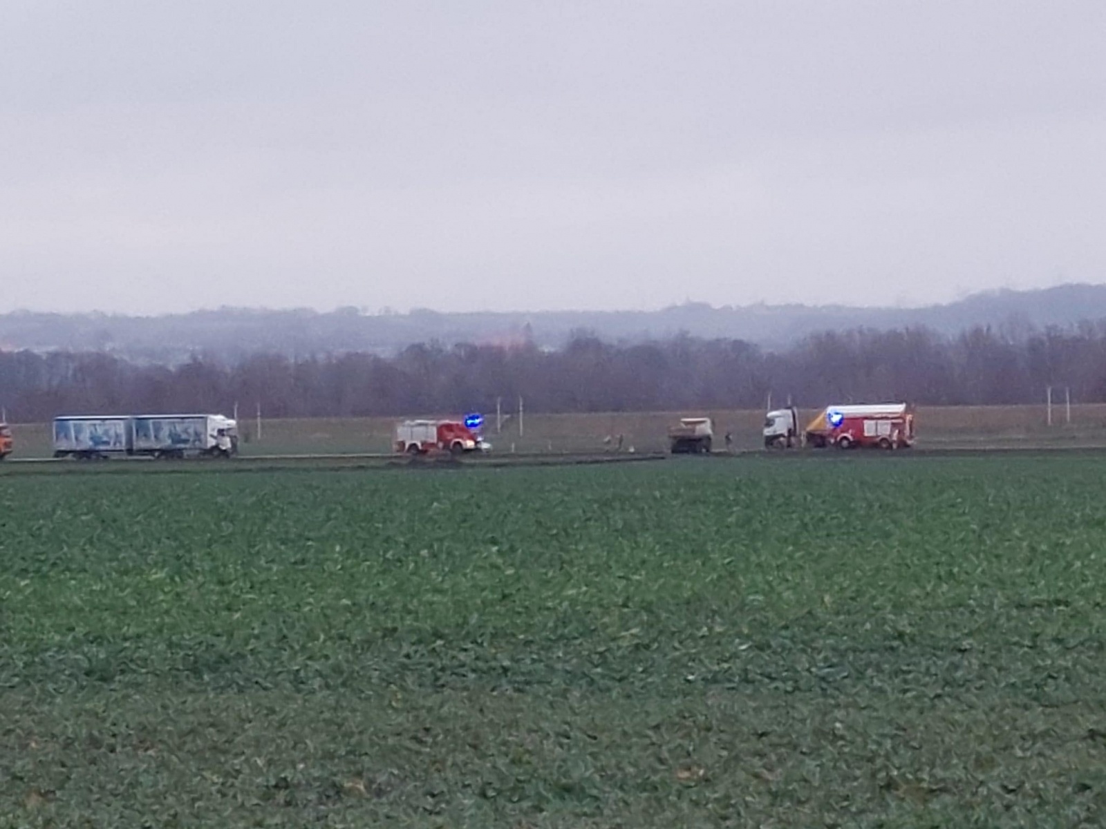 Zdjęcie w galerii na portalu naszraciborz.pl: Zderzenie audi z ciężarówką na DK 45. Kolizja na Brzeskiej [FOTO] wiadomości z regionu