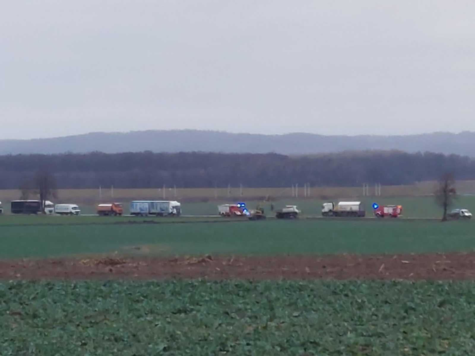 Zdjęcie w galerii na portalu naszraciborz.pl: Zderzenie audi z ciężarówką na DK 45. Kolizja na Brzeskiej [FOTO] wiadomości z regionu
