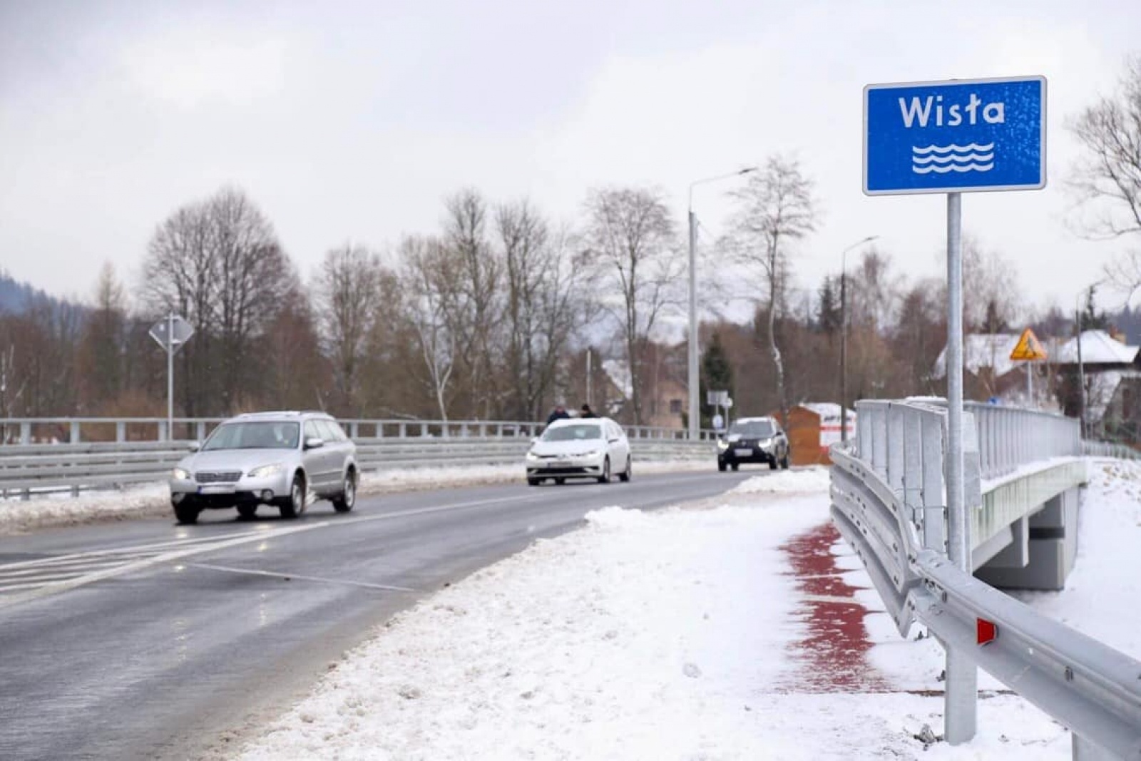 Zdjęcie w galerii na portalu naszraciborz.pl: Władze oddały drogę w Wiśle, Szczyrk otworzył sezon narciarski wiadomości z regionu