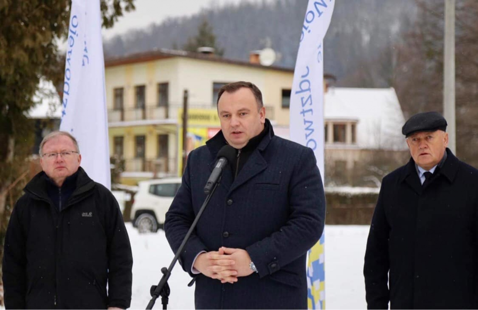 Zdjęcie w galerii na portalu naszraciborz.pl: Władze oddały drogę w Wiśle, Szczyrk otworzył sezon narciarski wiadomości z regionu