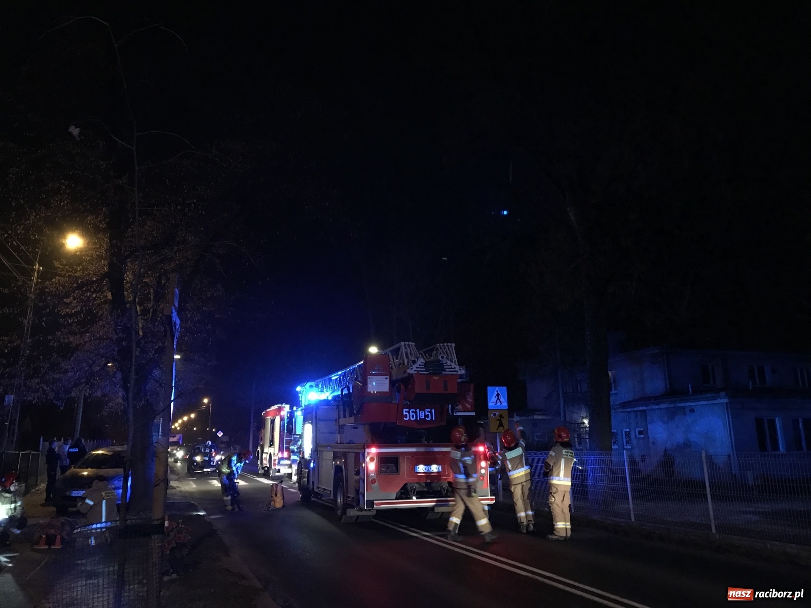 Zdjęcie w galerii na portalu naszraciborz.pl: Dron na drzewie i pechowy upadek strażaka z OSP Brzezie [FOTO i WIDEO] wiadomości z regionu