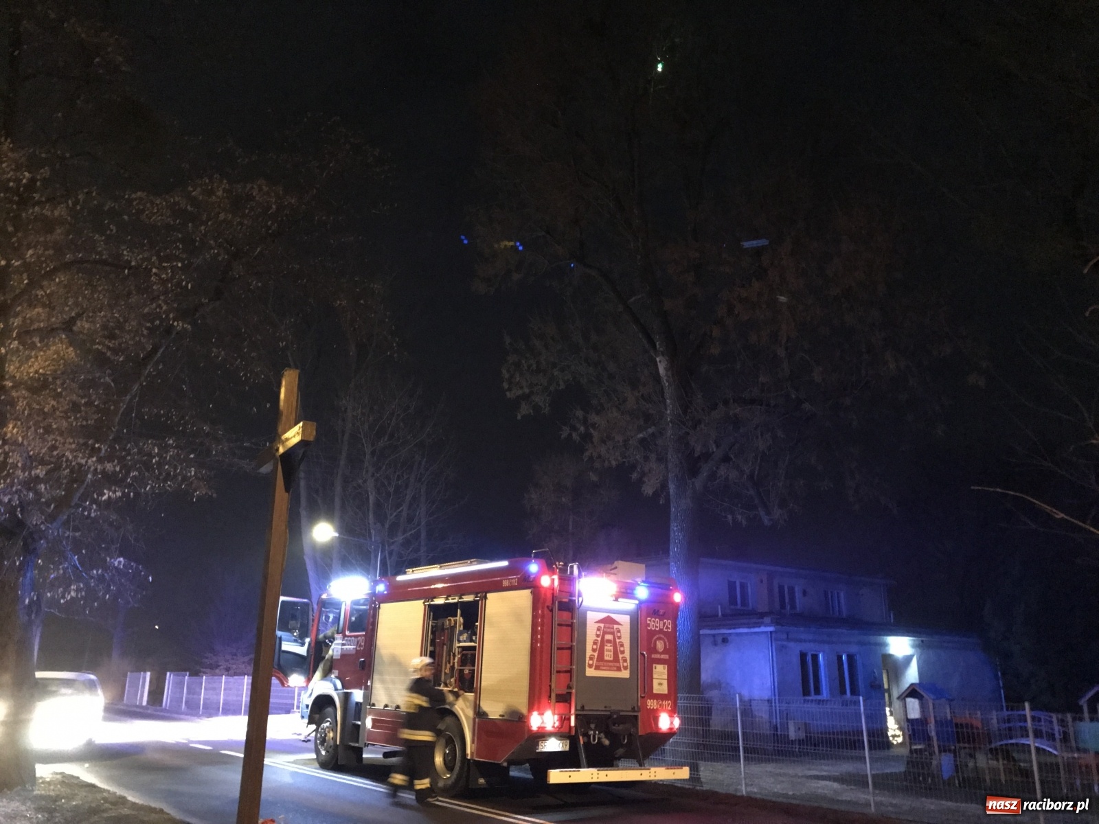 Zdjęcie w galerii na portalu naszraciborz.pl: Dron na drzewie i pechowy upadek strażaka z OSP Brzezie [FOTO i WIDEO] wiadomości z regionu