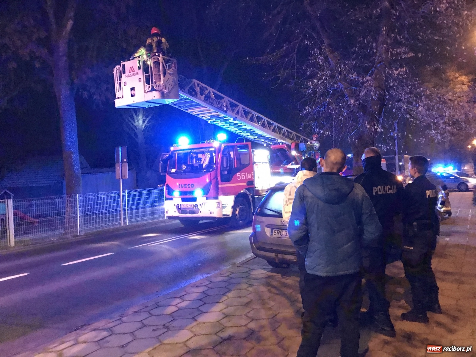 Zdjęcie w galerii na portalu naszraciborz.pl: Dron na drzewie i pechowy upadek strażaka z OSP Brzezie [FOTO i WIDEO] wiadomości z regionu