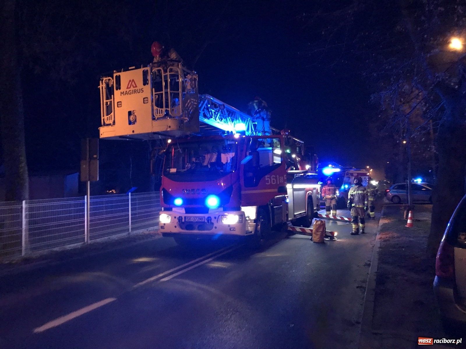 Zdjęcie w galerii na portalu naszraciborz.pl: Dron na drzewie i pechowy upadek strażaka z OSP Brzezie [FOTO i WIDEO] wiadomości z regionu