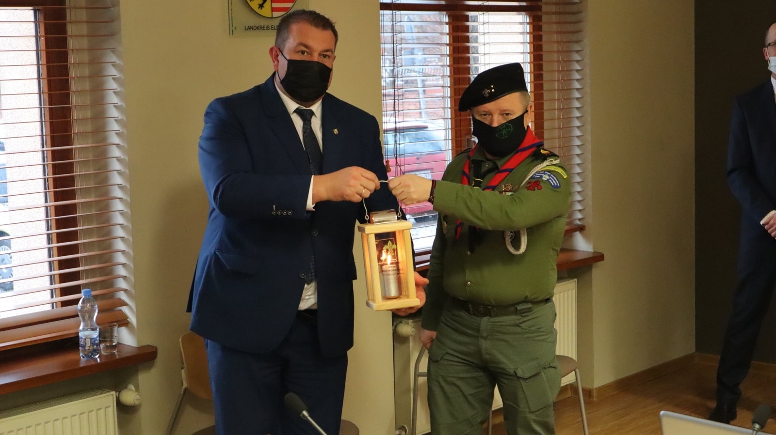 Zdjęcie w galerii na portalu naszraciborz.pl: Betlejemskie światełko dotarło do powiatu wiadomości z regionu