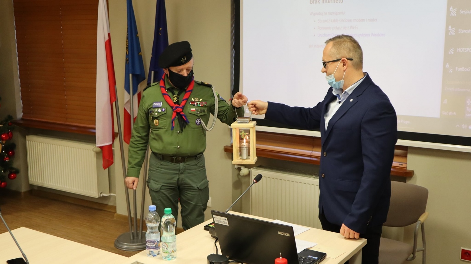 Zdjęcie w galerii na portalu naszraciborz.pl: Betlejemskie światełko dotarło do powiatu wiadomości z regionu