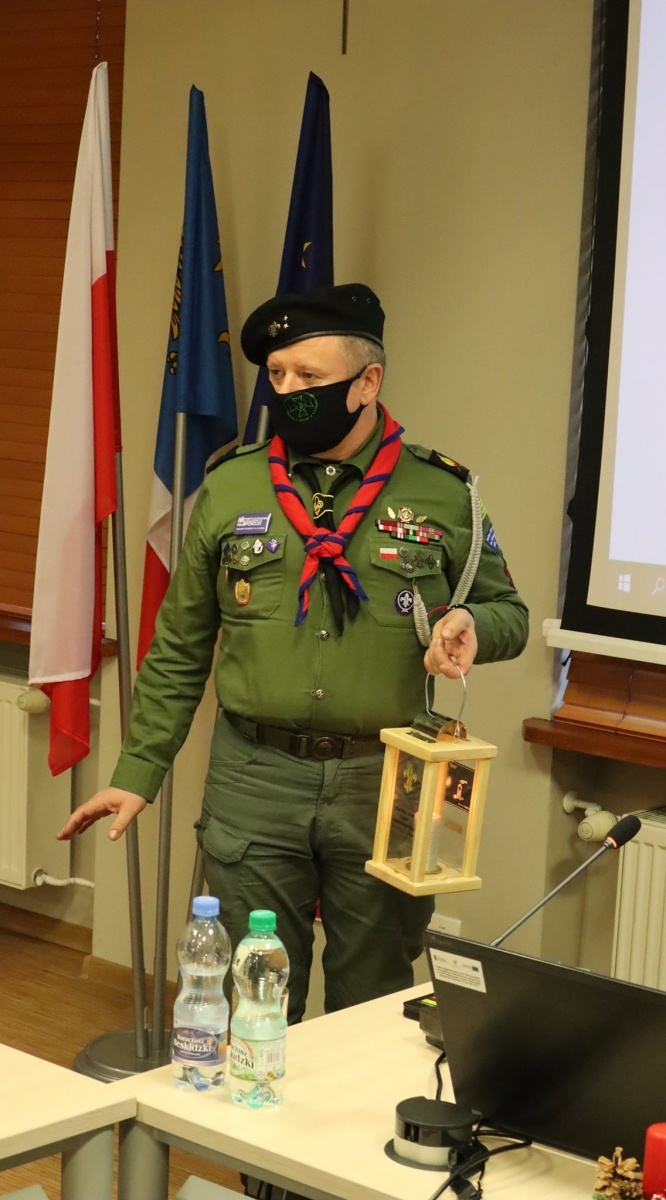 Zdjęcie w galerii na portalu naszraciborz.pl: Betlejemskie światełko dotarło do powiatu wiadomości z regionu