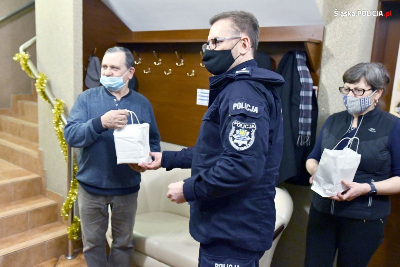 Zdjęcie w galerii na portalu naszraciborz.pl: Dowództwo komendy wojewódzkiej wysłało paczki dla śląskich policjantów na granicy z Białorusią wiadomości z regionu