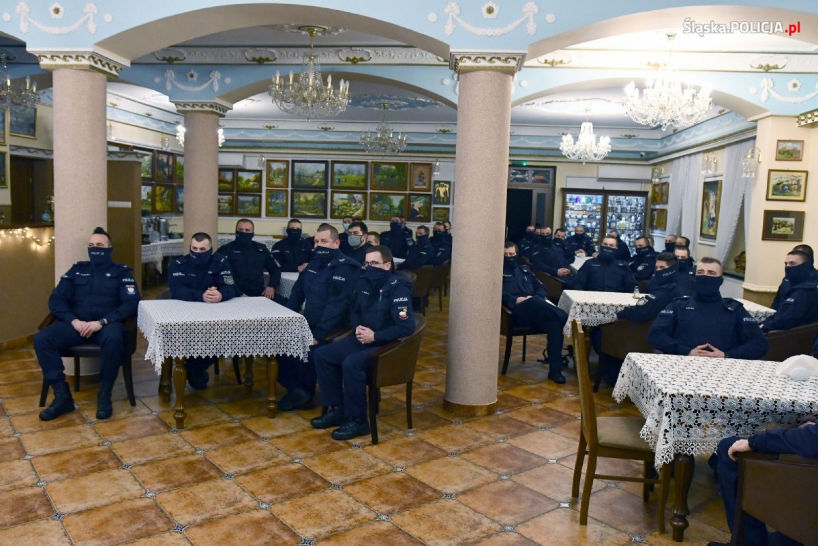 Zdjęcie w galerii na portalu naszraciborz.pl: Dowództwo komendy wojewódzkiej wysłało paczki dla śląskich policjantów na granicy z Białorusią wiadomości z regionu