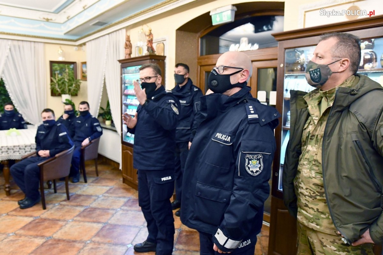 Zdjęcie w galerii na portalu naszraciborz.pl: Dowództwo komendy wojewódzkiej wysłało paczki dla śląskich policjantów na granicy z Białorusią wiadomości z regionu