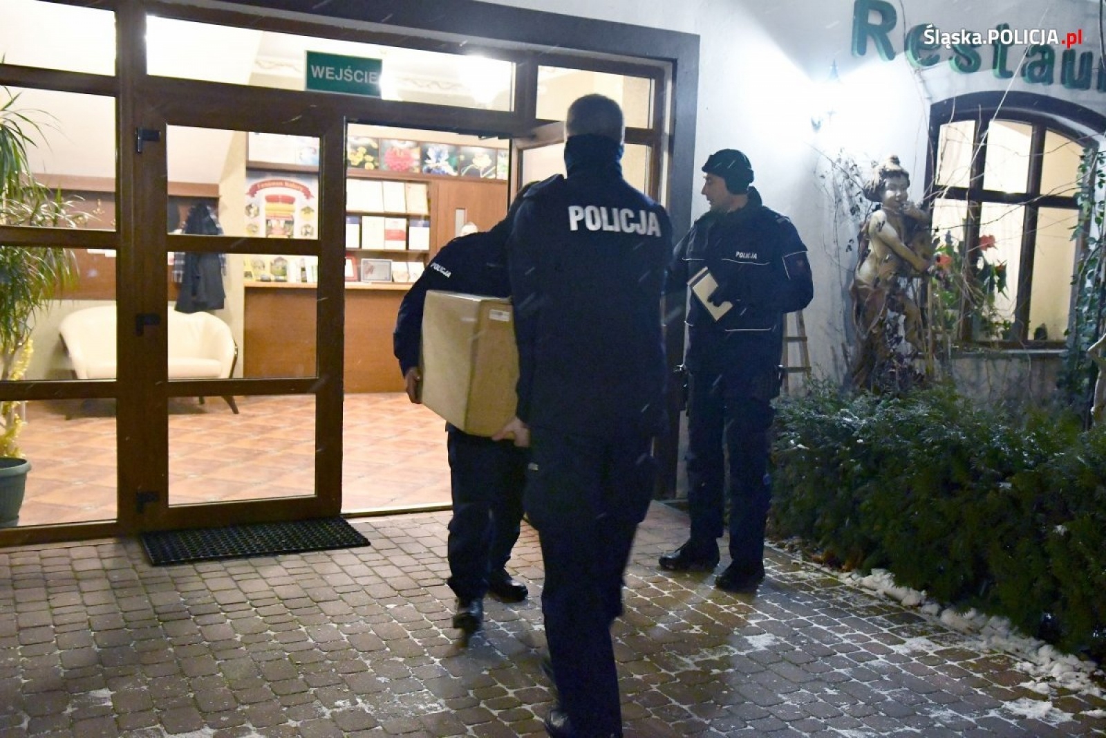 Zdjęcie w galerii na portalu naszraciborz.pl: Dowództwo komendy wojewódzkiej wysłało paczki dla śląskich policjantów na granicy z Białorusią wiadomości z regionu